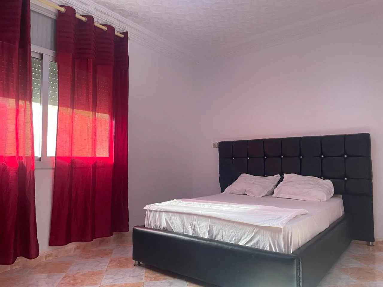 Appartement 1er Étage à Saïdia — chambre parentale avec grand lit double