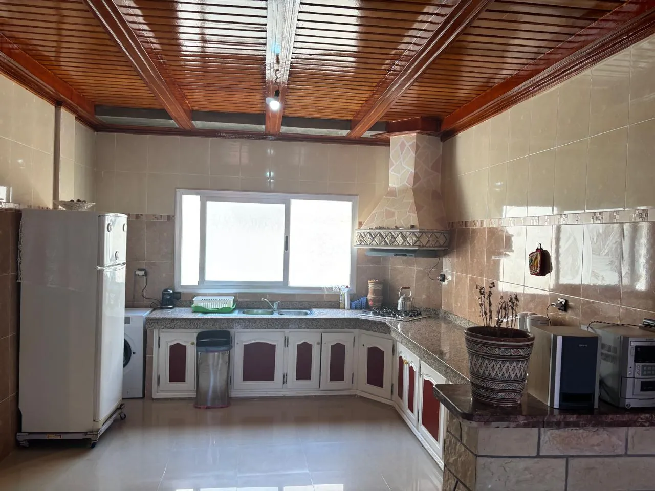 Darcom Loft à Saïdia — cuisine, coin électroménager