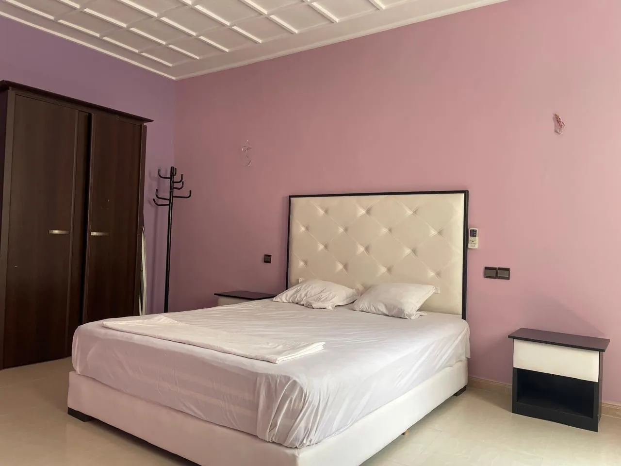 Le Loft à Saïdia — chambre parentale avec lit double